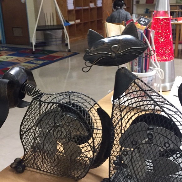 One Electric small Cat & Dog Desk Top Fans ! - Picture 7 of 8